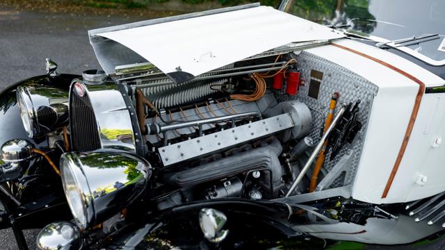 Bugatti_Type_57_engine.jpg