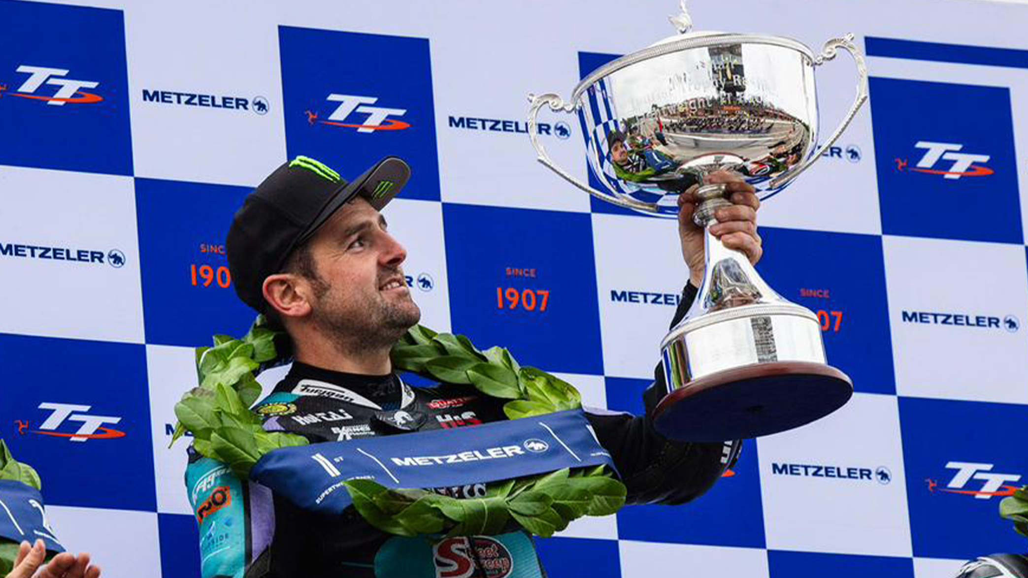 dunlop supertwin tt race 1 iomtt 25 copy.jpg