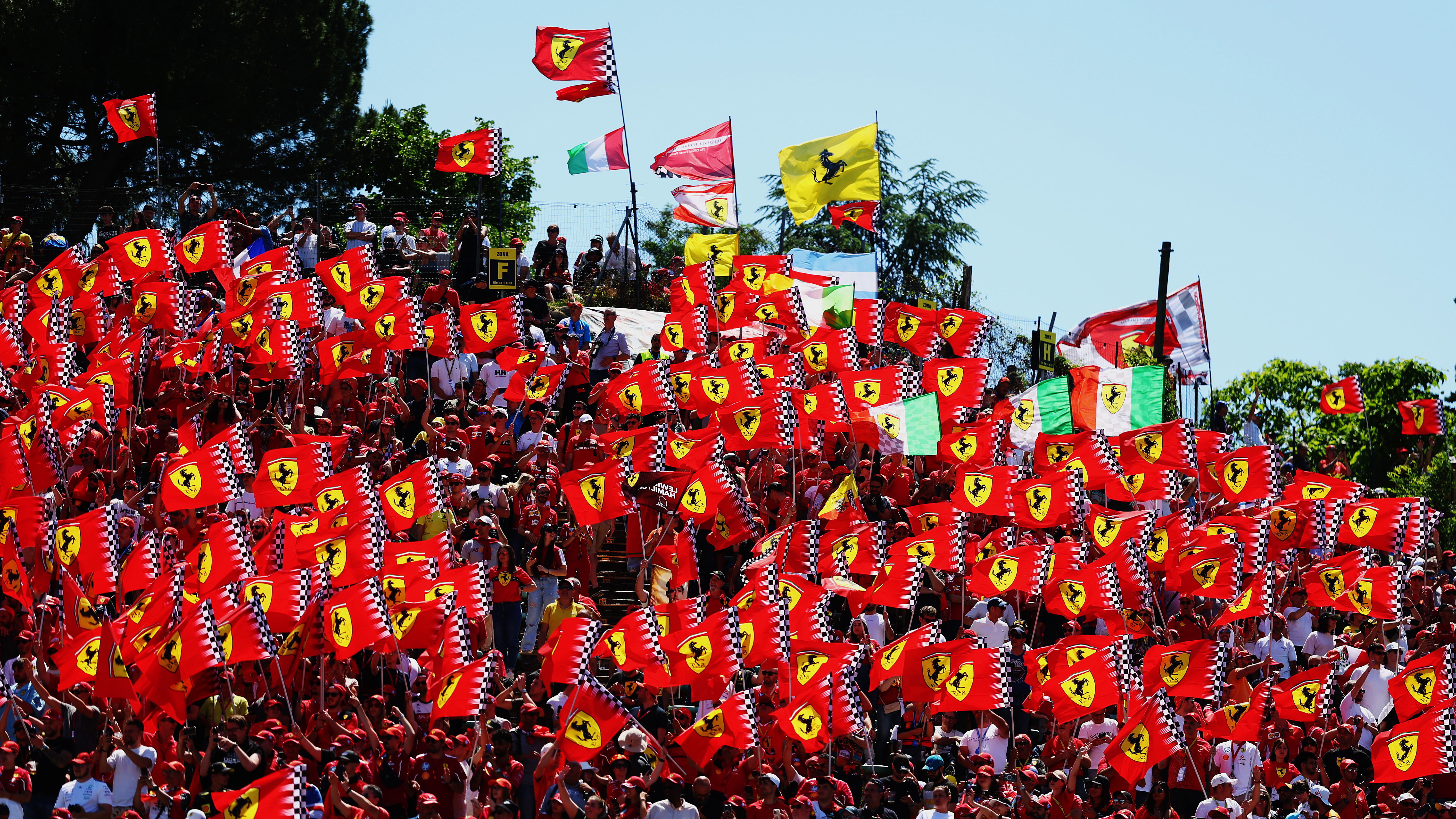 emilia romagna gp 25 tifosi.jpg