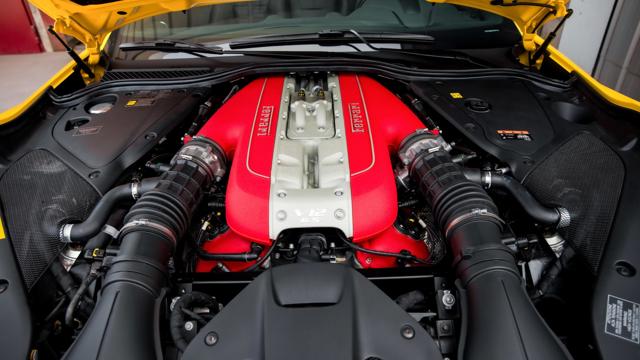 Ferrari_812_GTS_engine.jpg