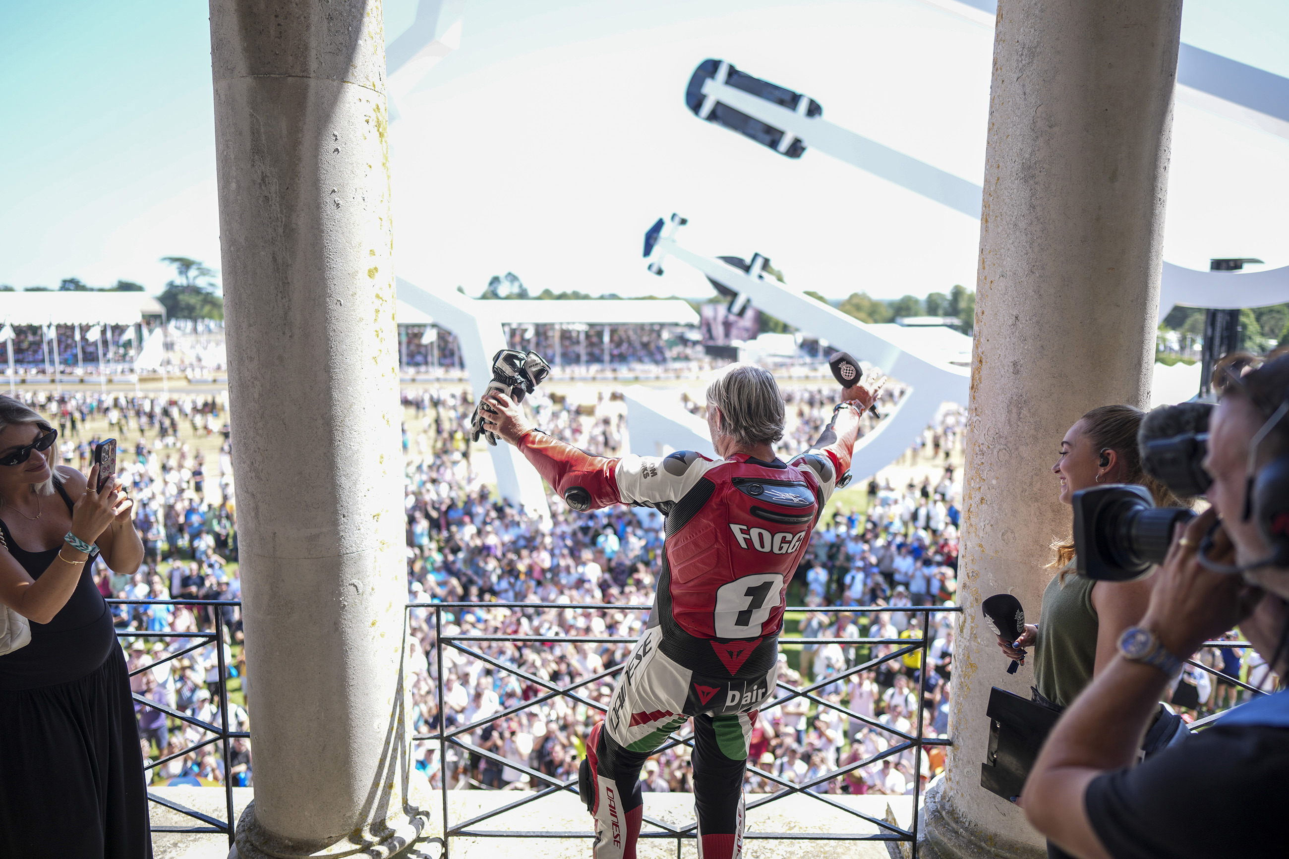 foggy balcony moment pete 02.jpg