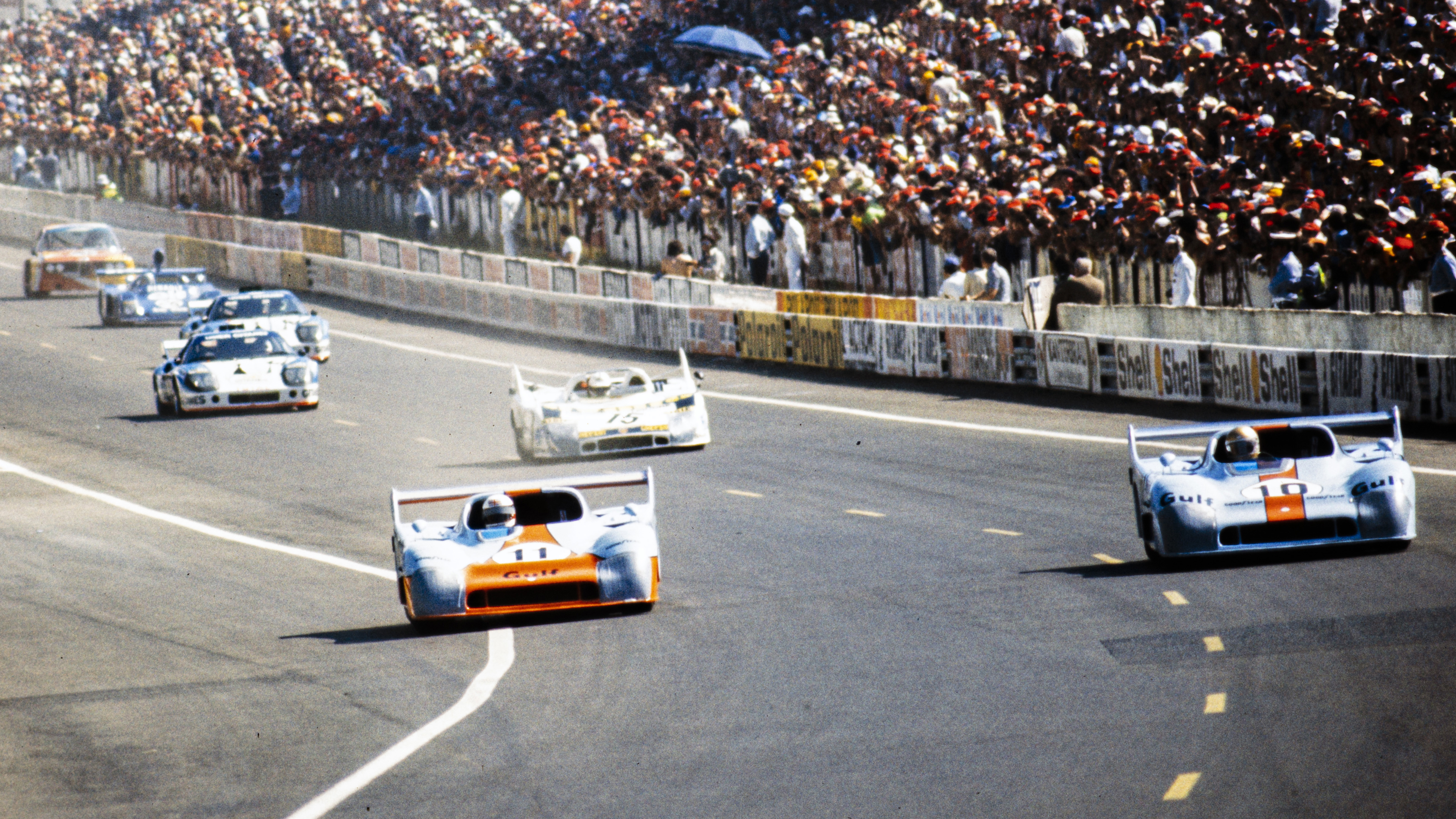 frankel derek bell le mans 1975 (1).jpg
