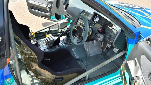 Nissan_Skyline_GTR_R33_interior.jpg
